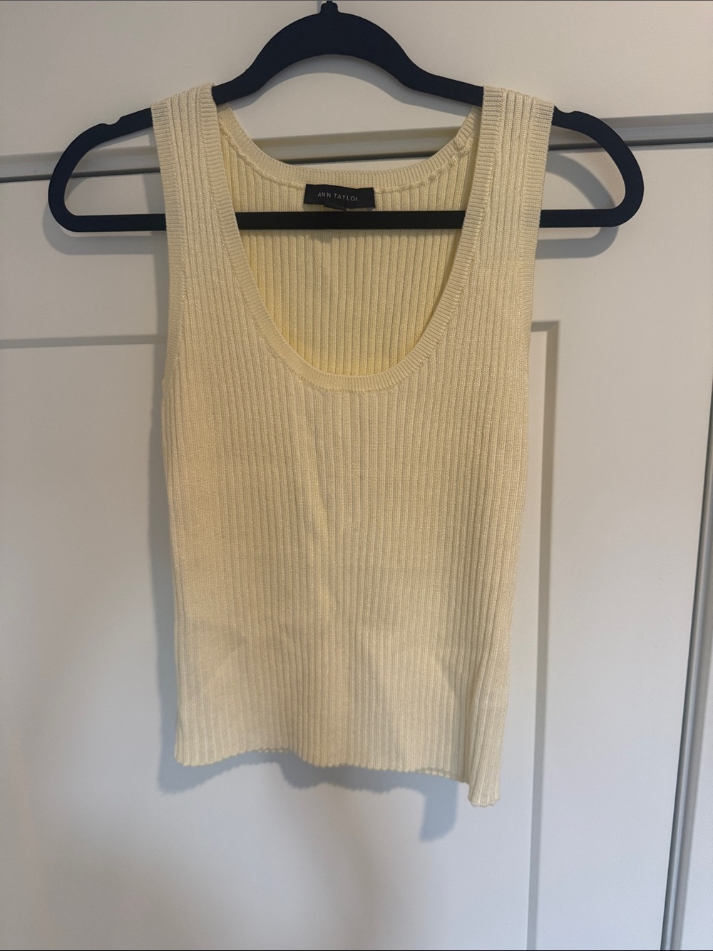 Ann Taylor Pale Cream Ribbed Scoop Neck Tank